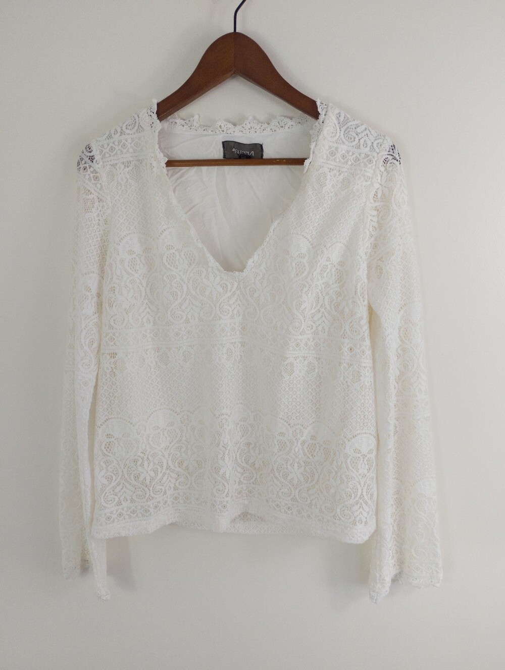 4SI3NNA White Lace V-Neck Long Sleeve Top Siize Medium